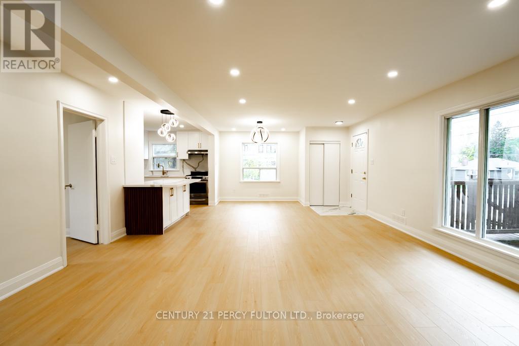 243 Ruggles Avenue, Richmond Hill, Ontario  L4C 1Y6 - Photo 4 - N12521878