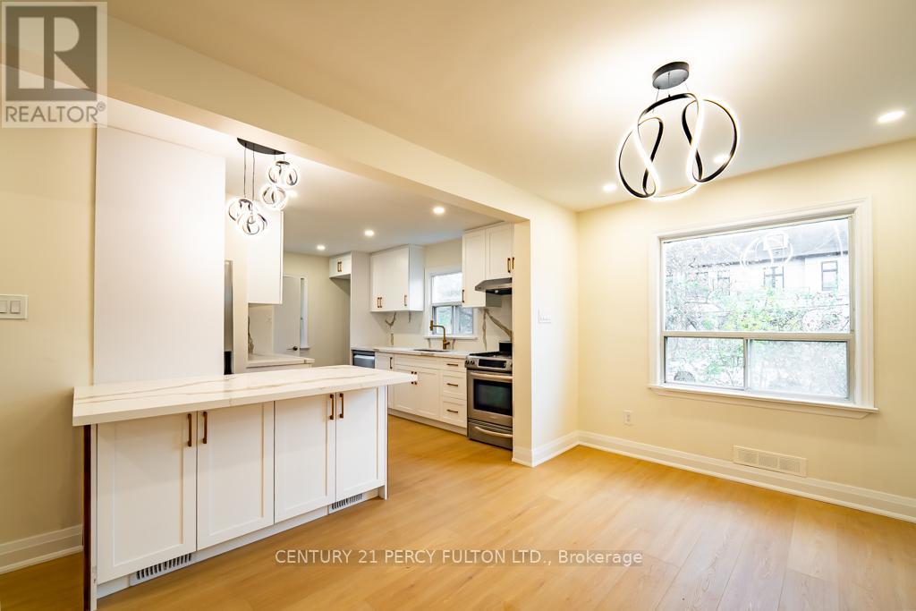 243 Ruggles Avenue, Richmond Hill, Ontario  L4C 1Y6 - Photo 7 - N12521878