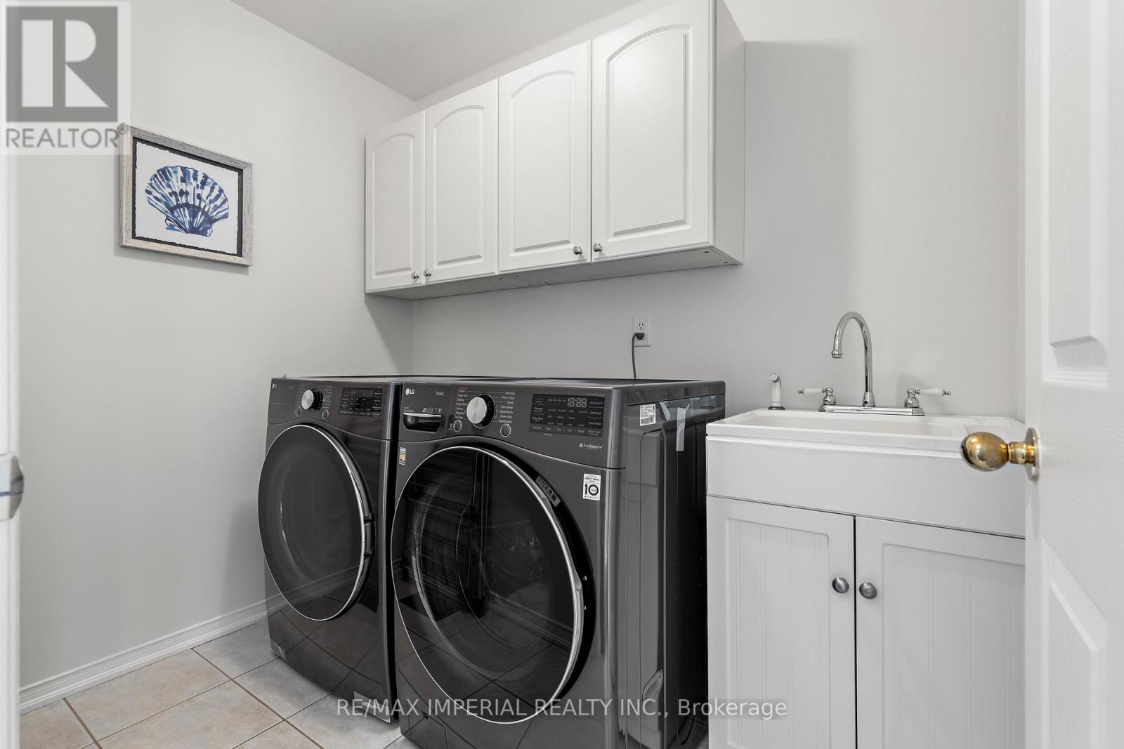 94 Littlewood Drive, Oakville, Ontario  L6H 6V1 - Photo 28 - W12532300