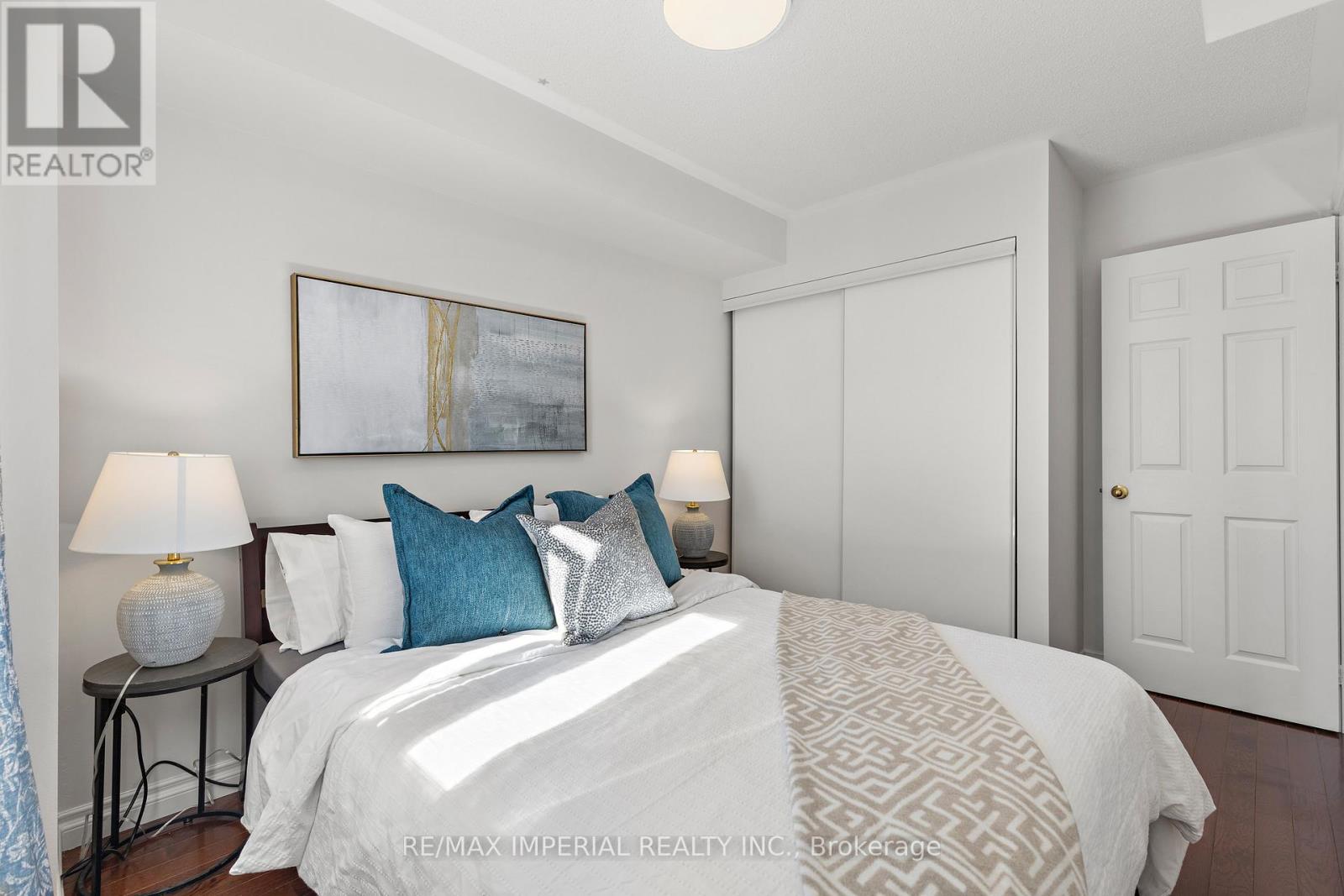 94 Littlewood Drive, Oakville, Ontario  L6H 6V1 - Photo 23 - W12532300