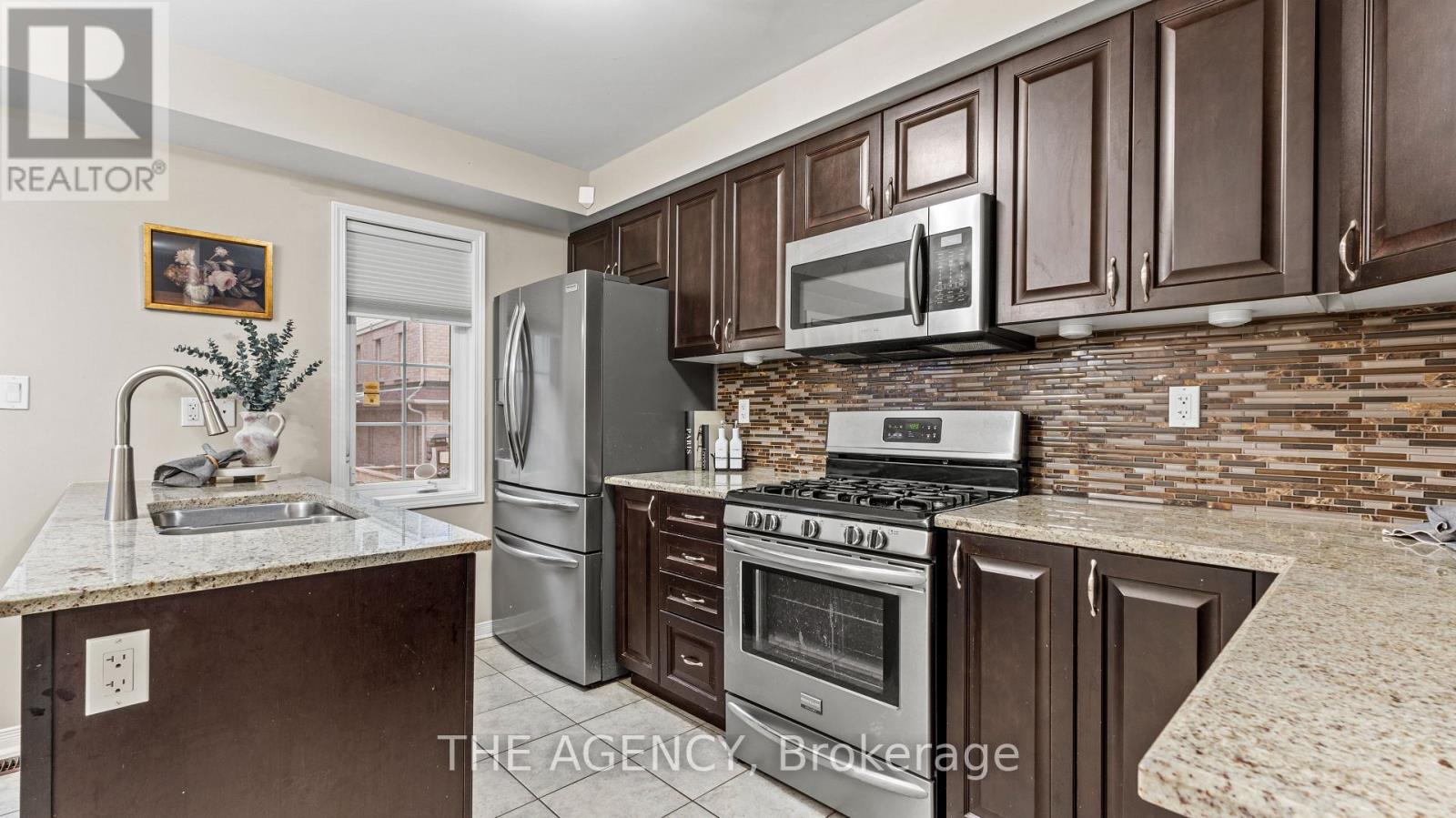 21 Benjamin Way, Whitby, Ontario  L1N 0K7 - Photo 11 - E12540246