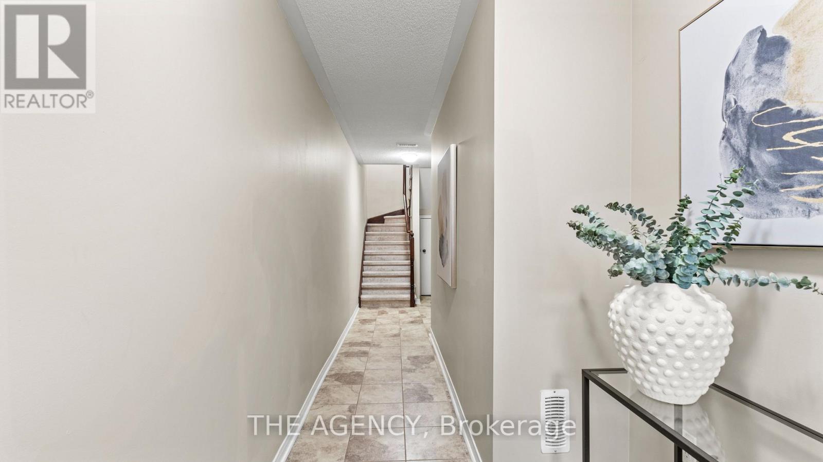 21 Benjamin Way, Whitby, Ontario  L1N 0K7 - Photo 4 - E12540246