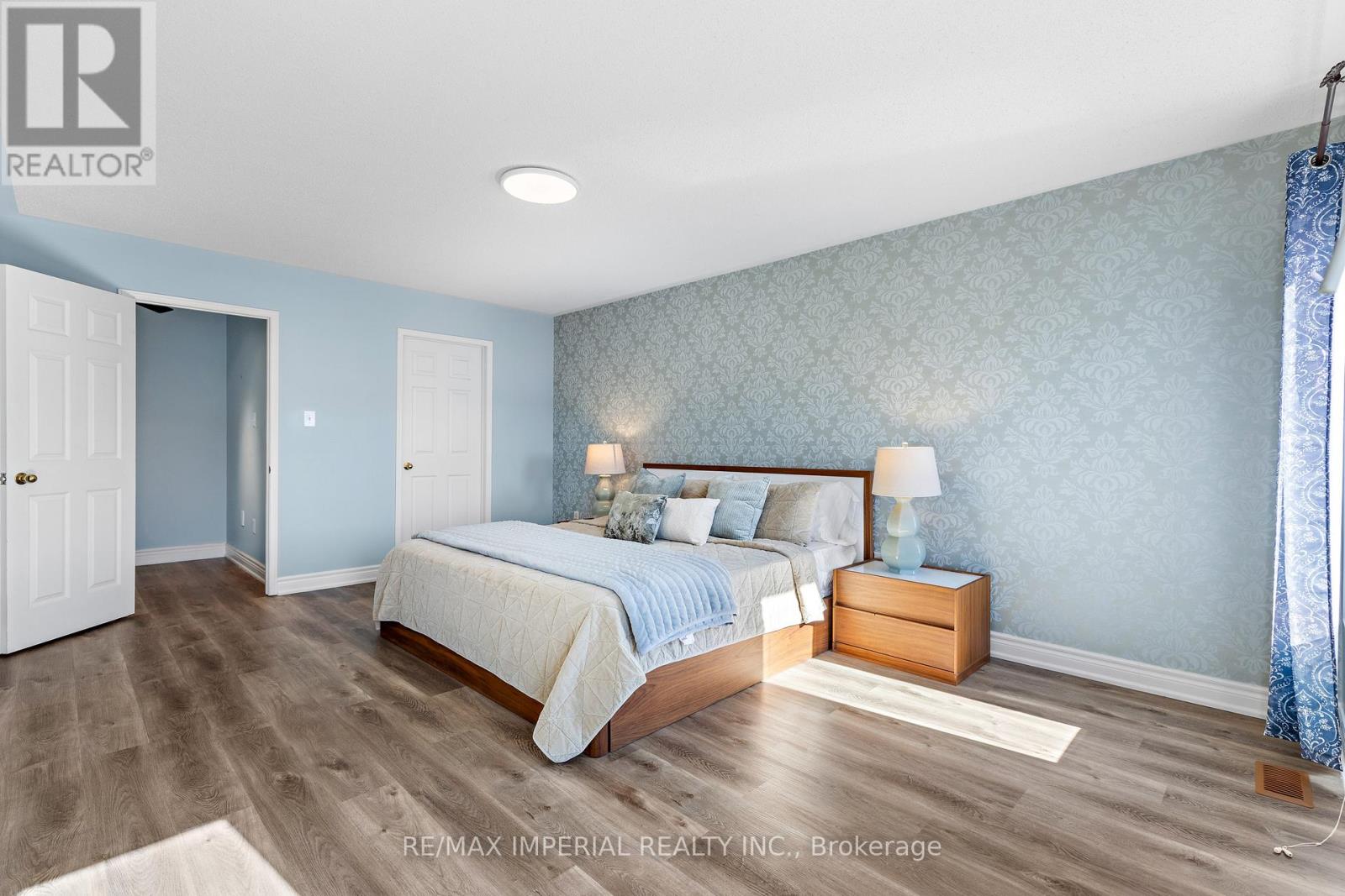 94 Littlewood Drive, Oakville, Ontario  L6H 6V1 - Photo 32 - W12532300