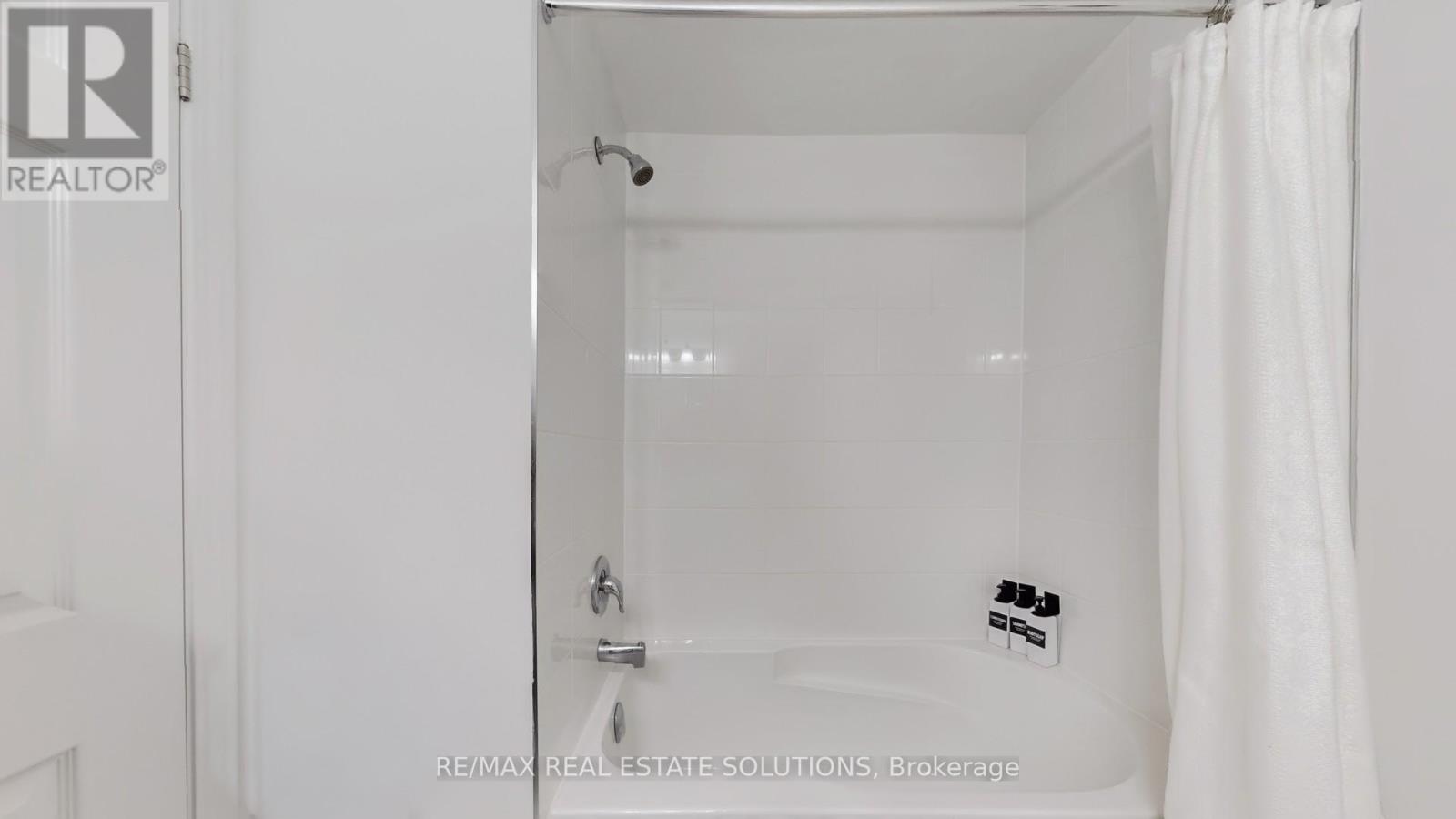 1558 Scarlett Trail, Pickering, Ontario  L1X 0N9 - Photo 23 - E12540380