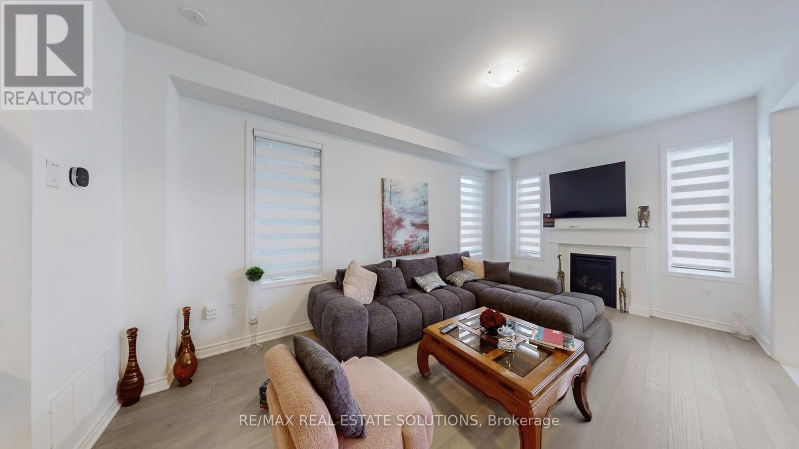 1558 Scarlett Trail, Pickering, Ontario  L1X 0N9 - Photo 4 - E12540380