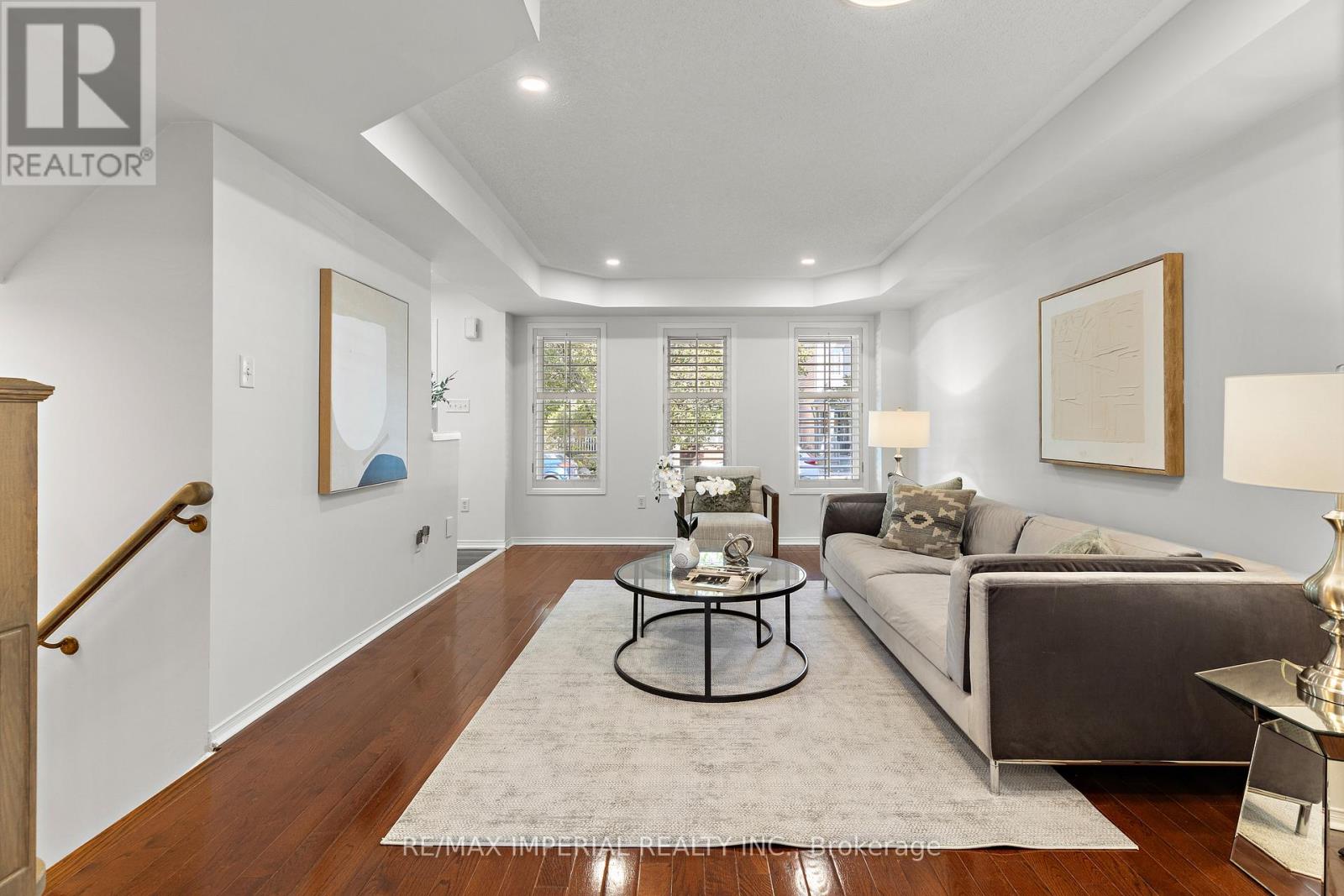 94 Littlewood Drive, Oakville, Ontario  L6H 6V1 - Photo 4 - W12532300