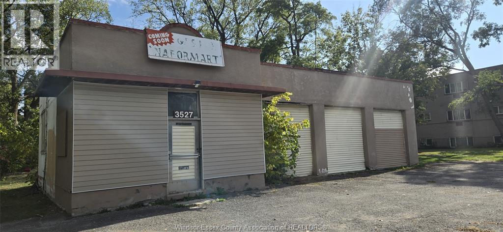 MLS# 25028701: 3527 SANDWICH STREET, Windsor, Canada