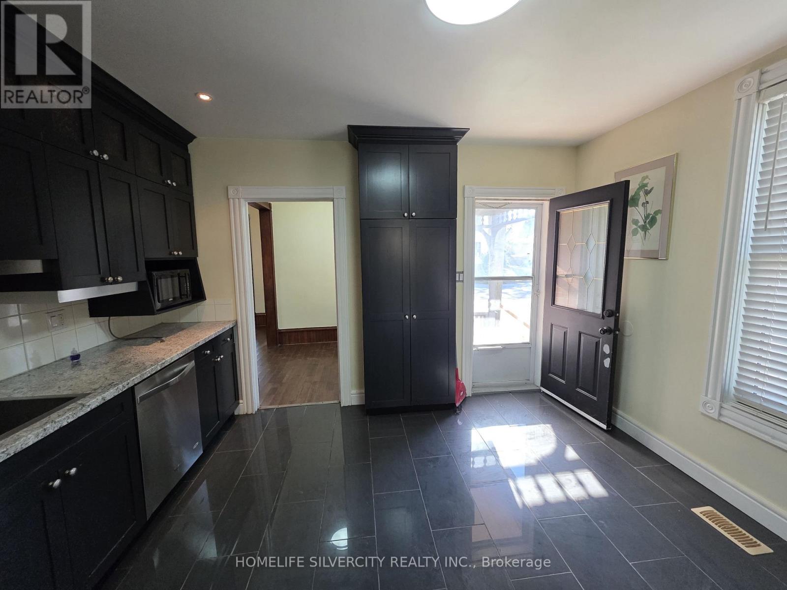 79 Scott Street, St. Thomas, Ontario  N5P 1L1 - Photo 17 - X12499456