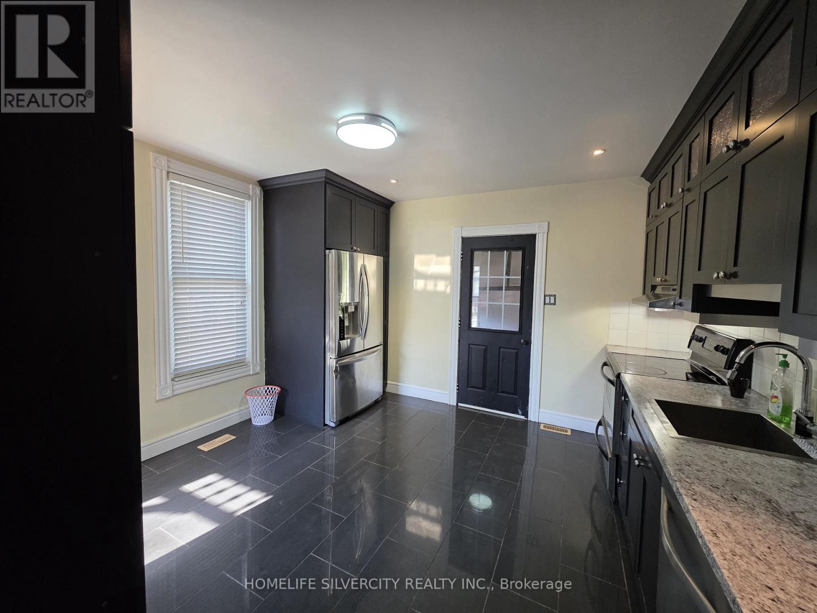 79 Scott Street, St. Thomas, Ontario  N5P 1L1 - Photo 16 - X12499456