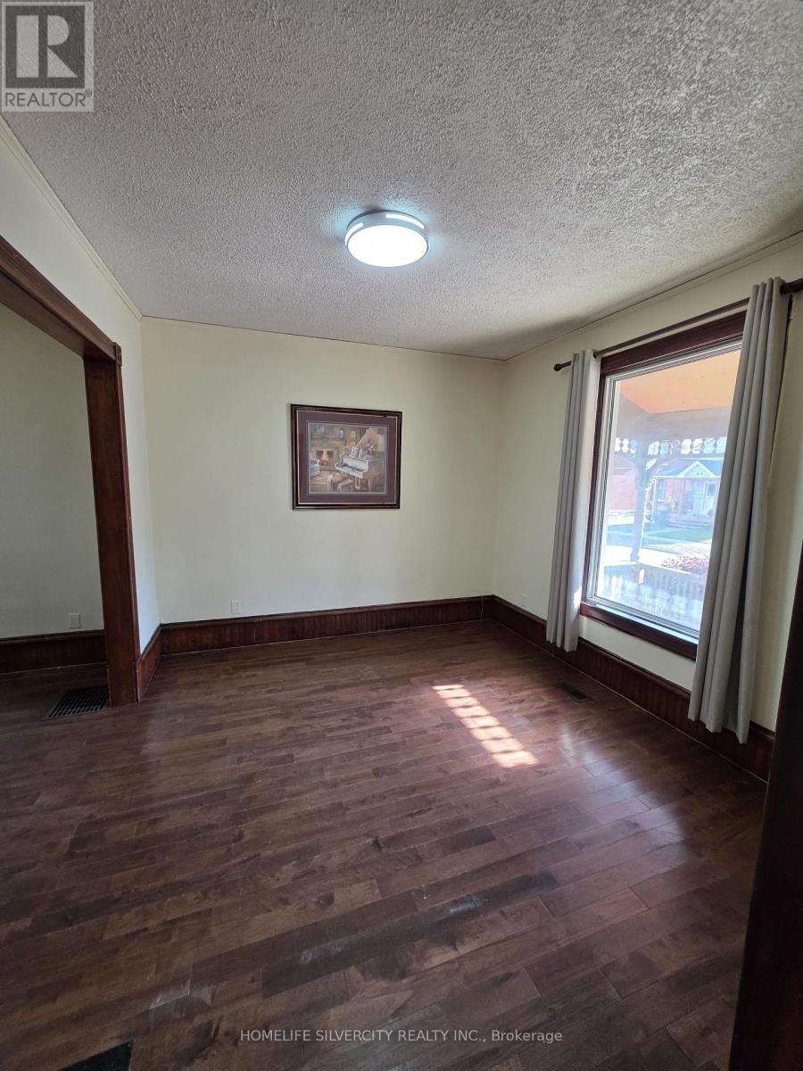 79 Scott Street, St. Thomas, Ontario  N5P 1L1 - Photo 6 - X12499456