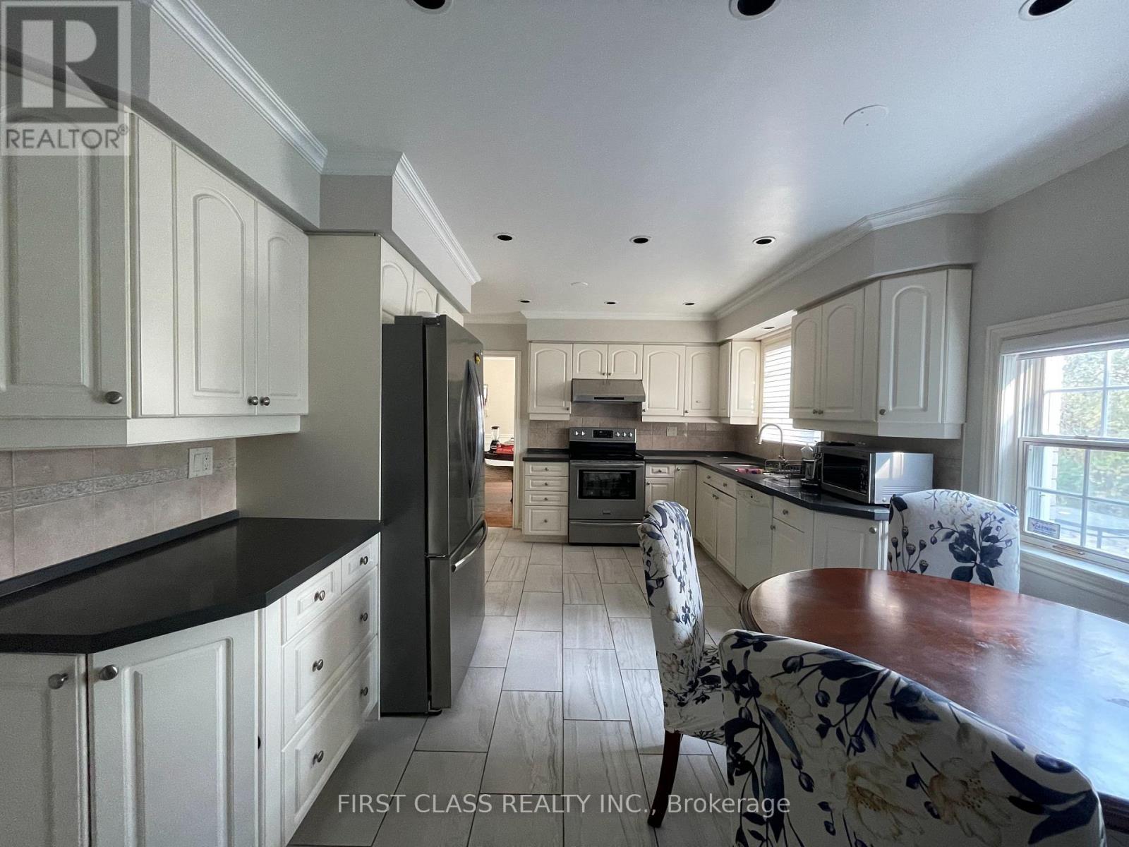 33 Apple Orchard Path, Markham, Ontario  L3T 3B5 - Photo 6 - N12540344