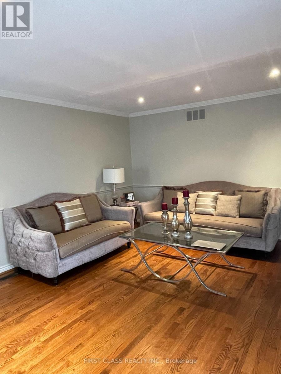 33 Apple Orchard Path, Markham, Ontario  L3T 3B5 - Photo 8 - N12540344