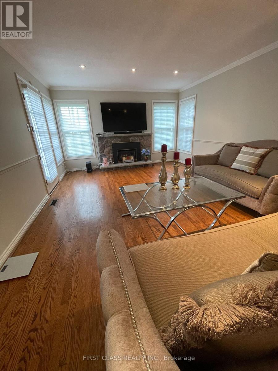 33 Apple Orchard Path, Markham, Ontario  L3T 3B5 - Photo 9 - N12540344