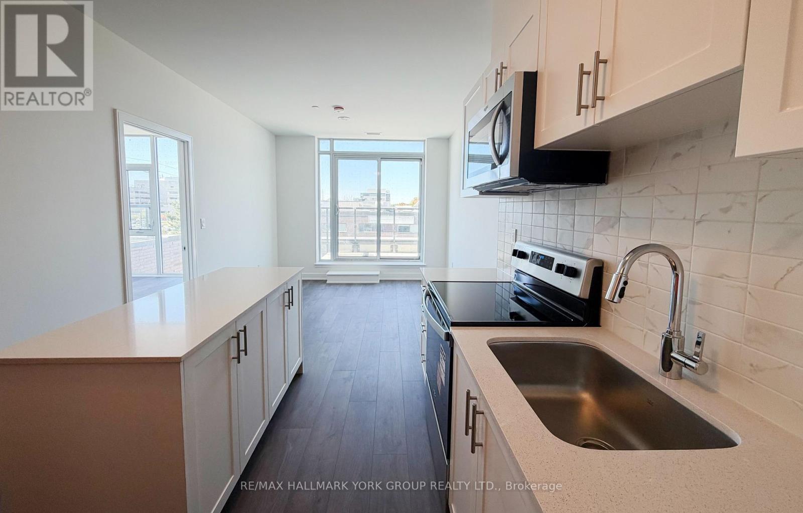 A319 - 715 Davis Drive, Newmarket, Ontario  L3Y 0J2 - Photo 2 - N12540430