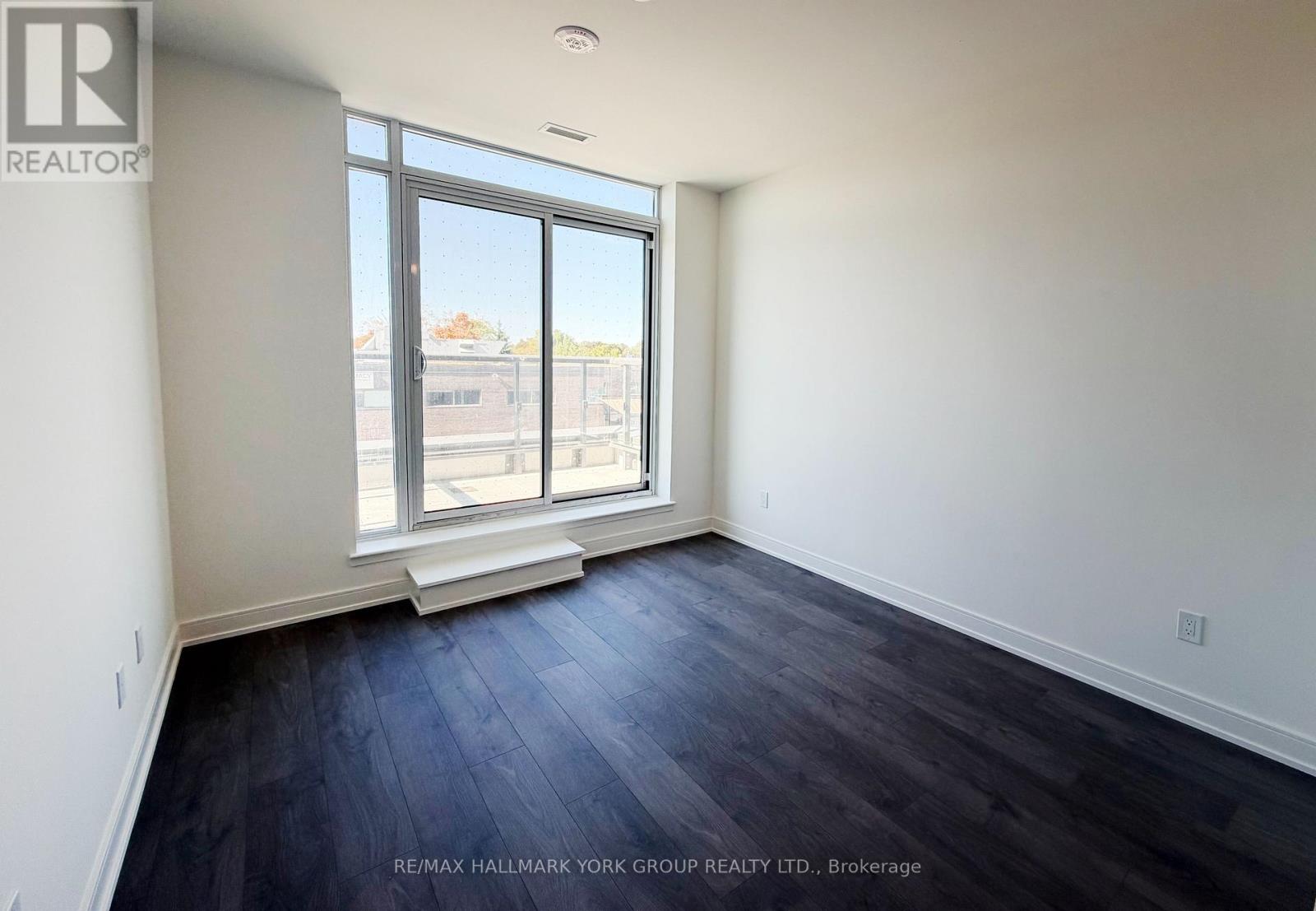 A319 - 715 Davis Drive, Newmarket, Ontario  L3Y 0J2 - Photo 3 - N12540430