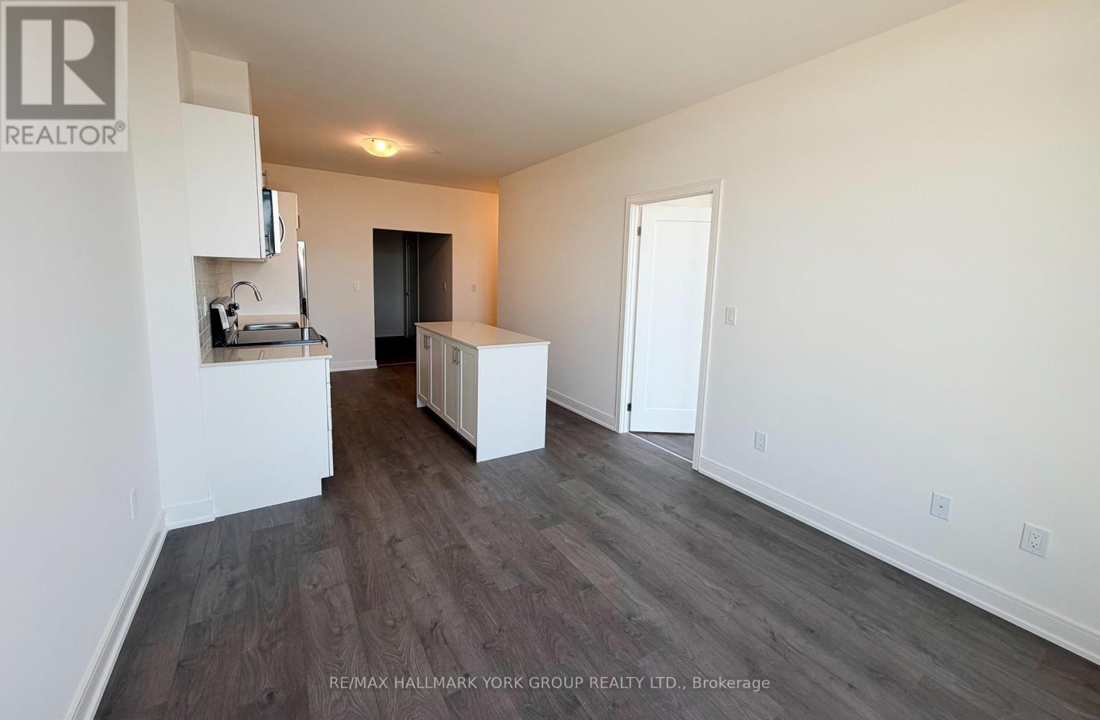 A319 - 715 Davis Drive, Newmarket, Ontario  L3Y 0J2 - Photo 4 - N12540430