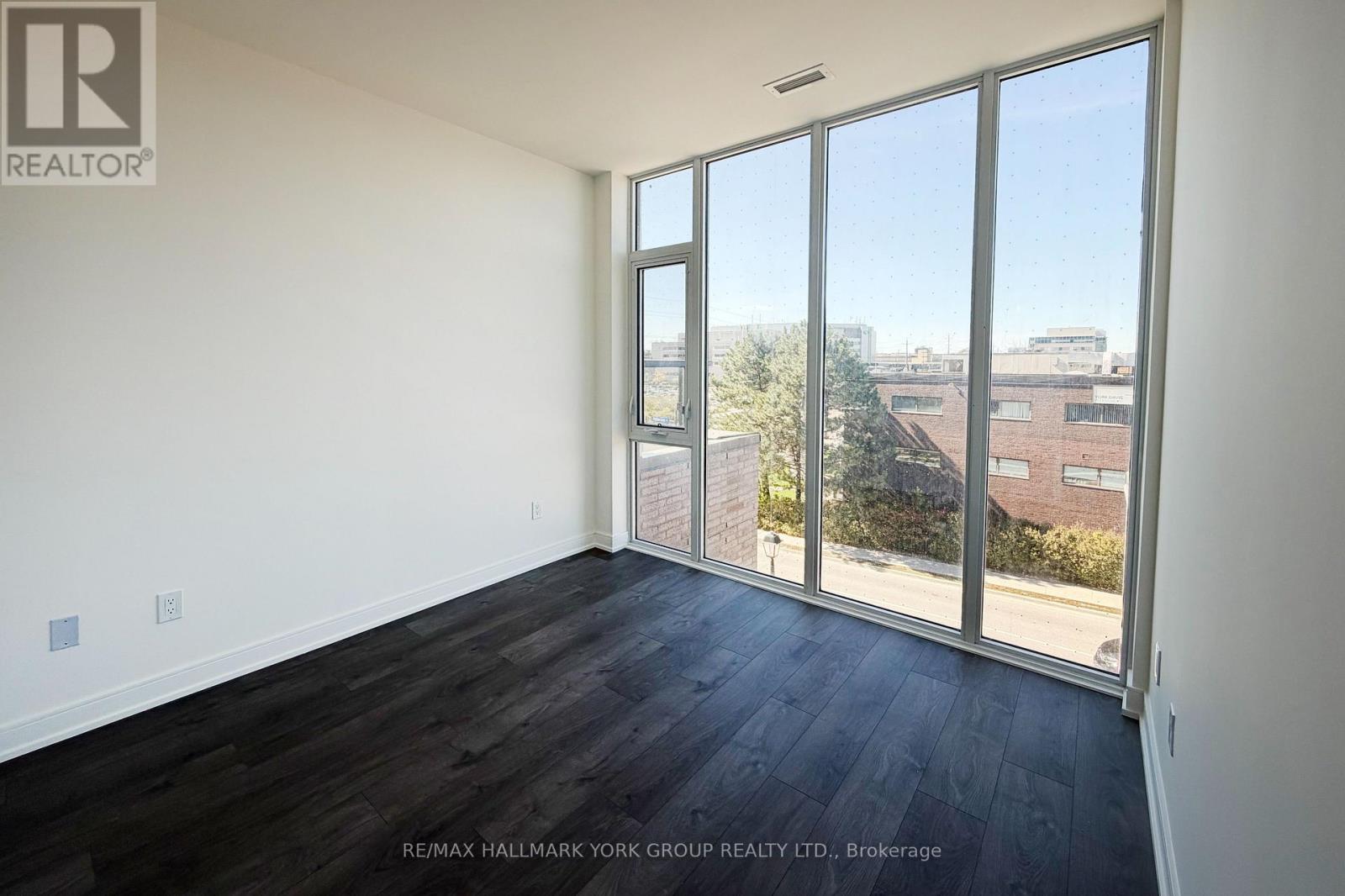 A319 - 715 Davis Drive, Newmarket, Ontario  L3Y 0J2 - Photo 5 - N12540430