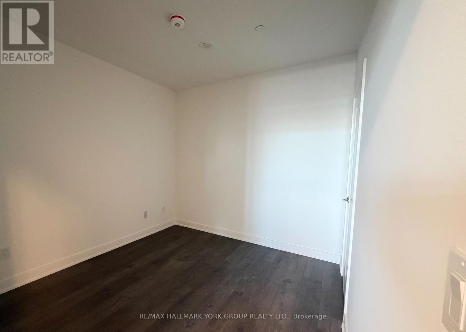 A319 - 715 Davis Drive, Newmarket, Ontario  L3Y 0J2 - Photo 8 - N12540430