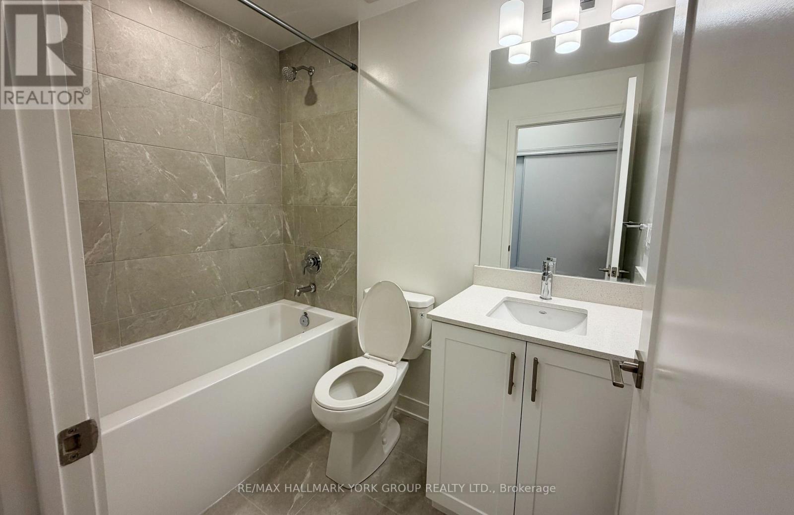 A319 - 715 Davis Drive, Newmarket, Ontario  L3Y 0J2 - Photo 9 - N12540430