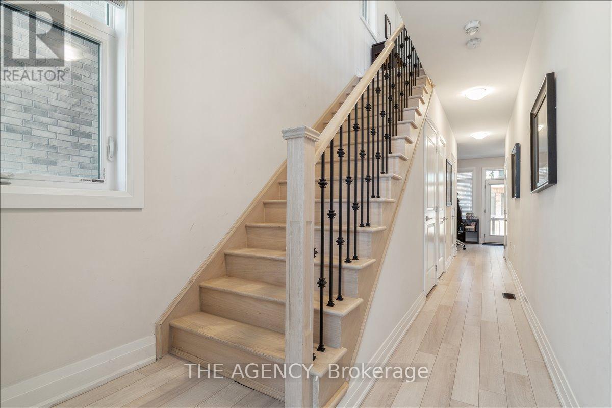 84 Salterton Circle, Vaughan, Ontario  L6A 4Z1 - Photo 6 - N12540446