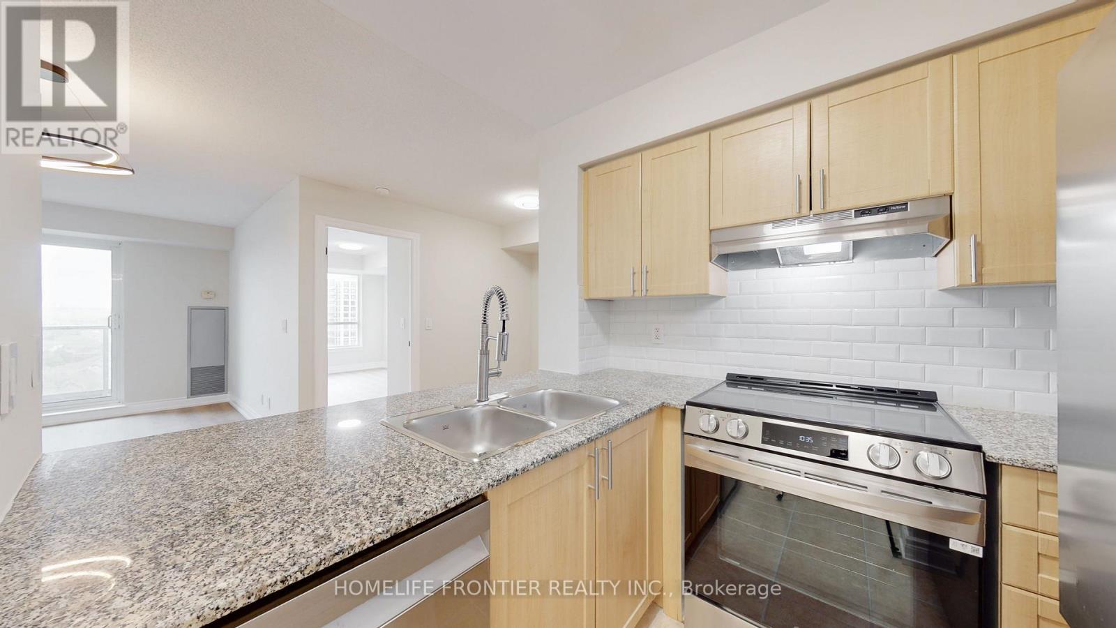 1007 - 7 North Park Road, Vaughan, Ontario  L4J 0C9 - Photo 7 - N12540486