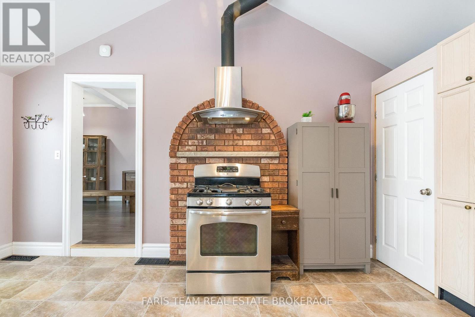 4047 Horseshoe Valley Road W, Springwater, Ontario  L9X 0Z6 - Photo 7 - S12540462