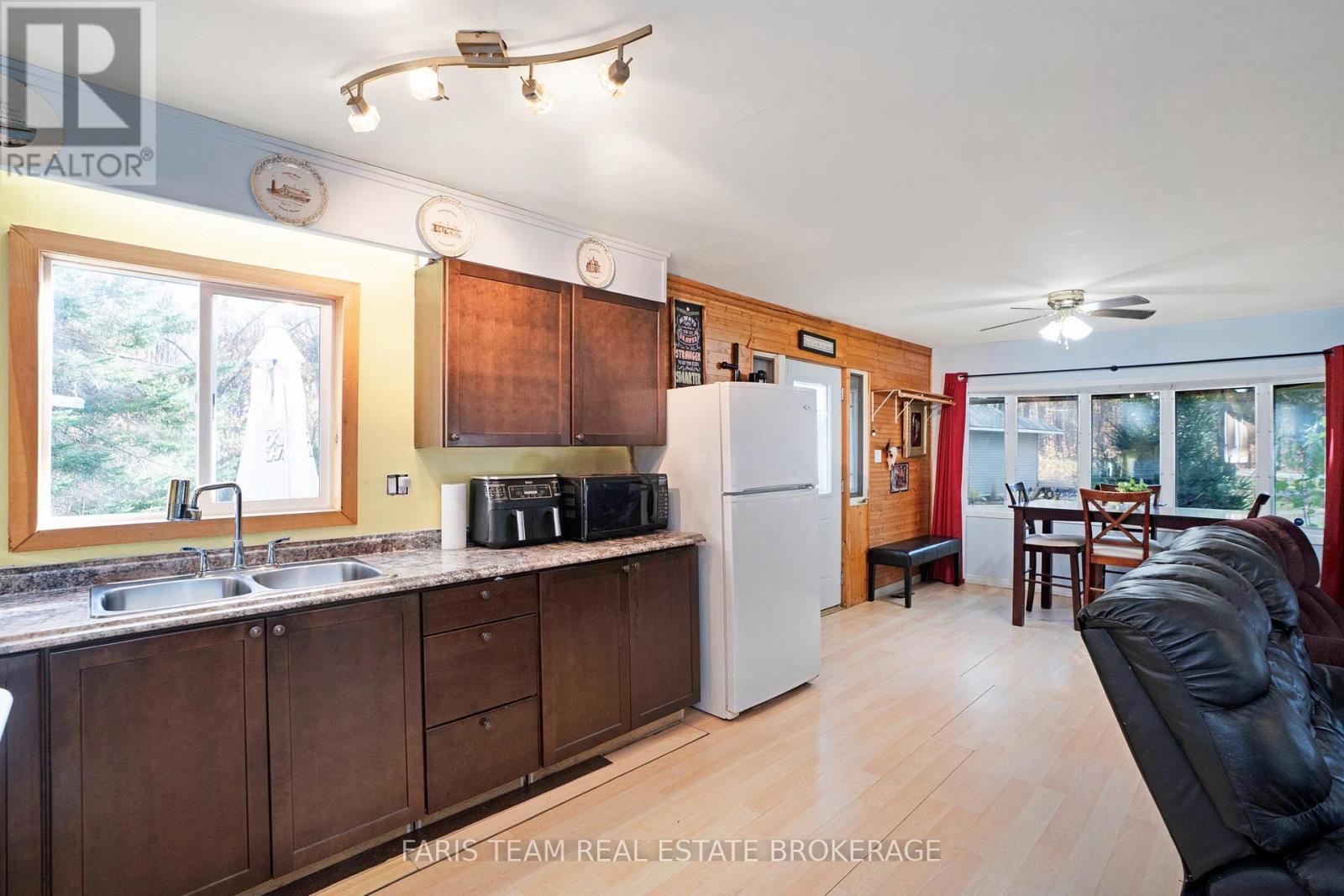 2235 Ron Jones Road E5, Tay, Ontario  L4R 4K3 - Photo 10 - S12540494