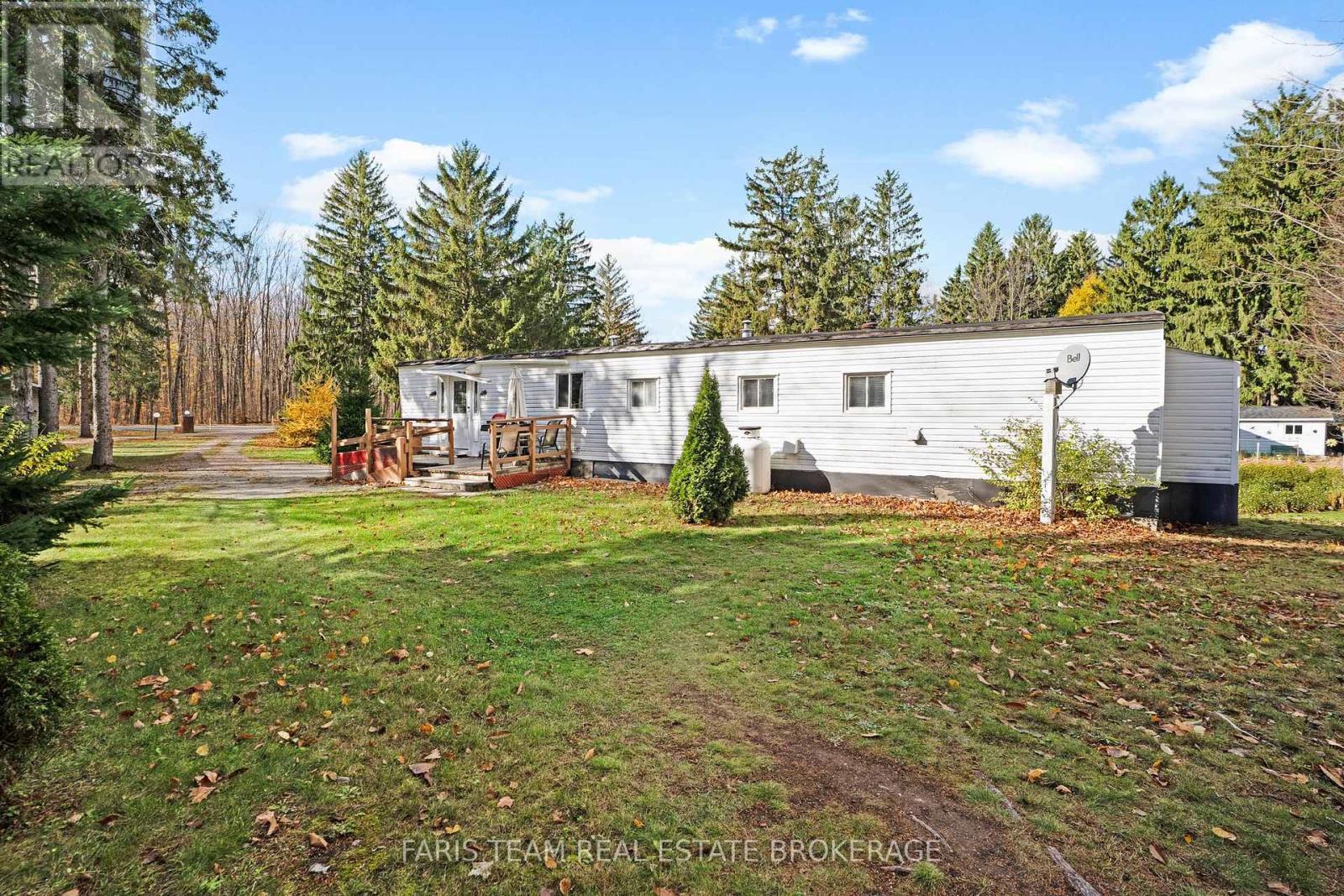 2235 Ron Jones Road E5, Tay, Ontario  L4R 4K3 - Photo 2 - S12540494