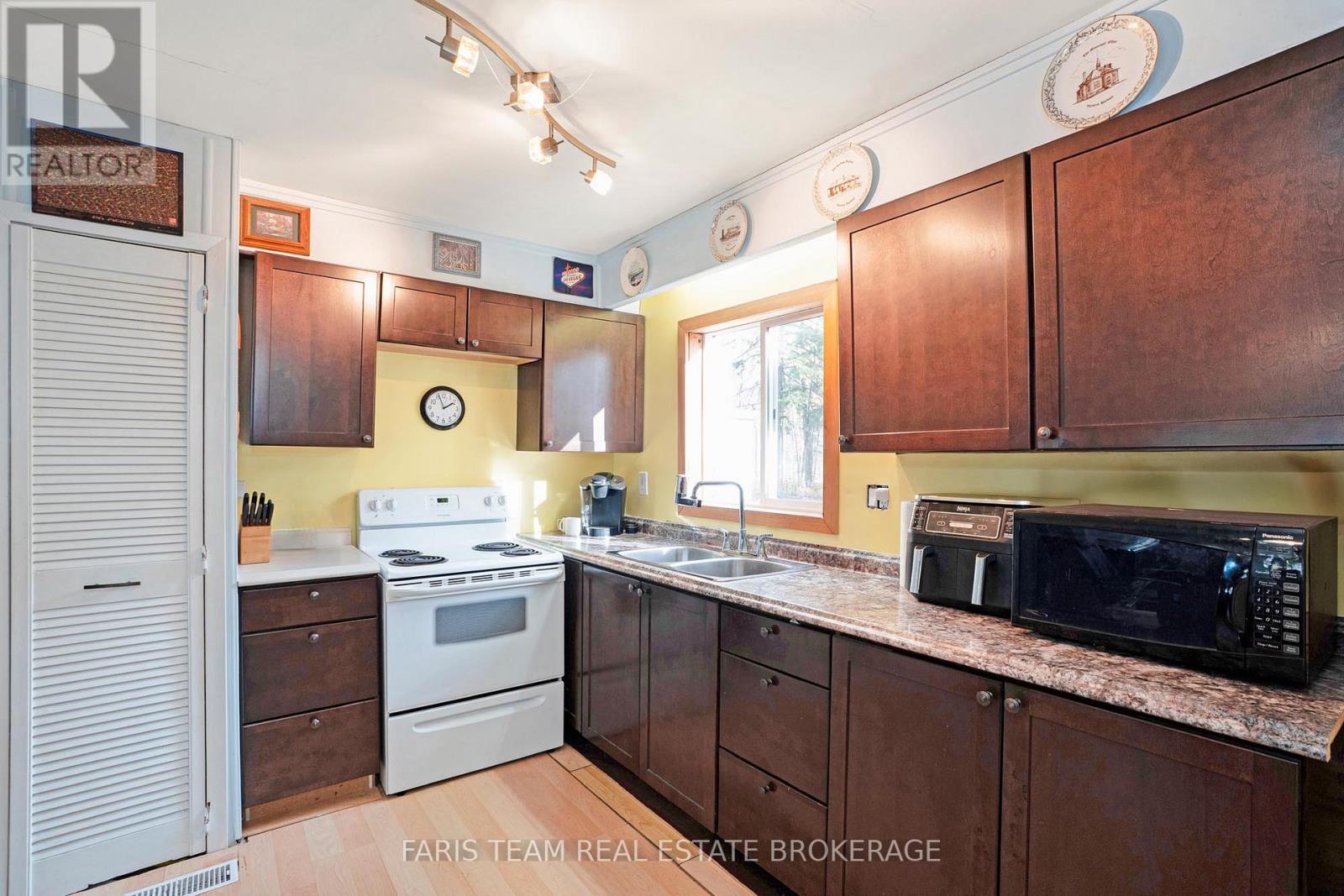 2235 Ron Jones Road E5, Tay, Ontario  L4R 4K3 - Photo 7 - S12540494