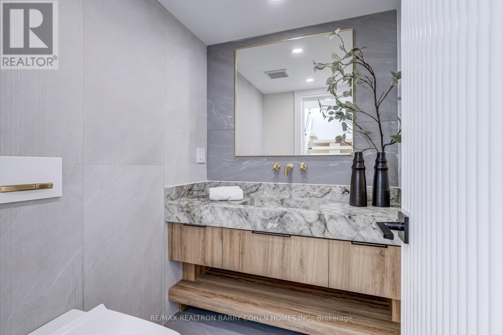 594 Broadway Avenue, Toronto, Ontario  M4G 2S5 - Photo 15 - C12438155