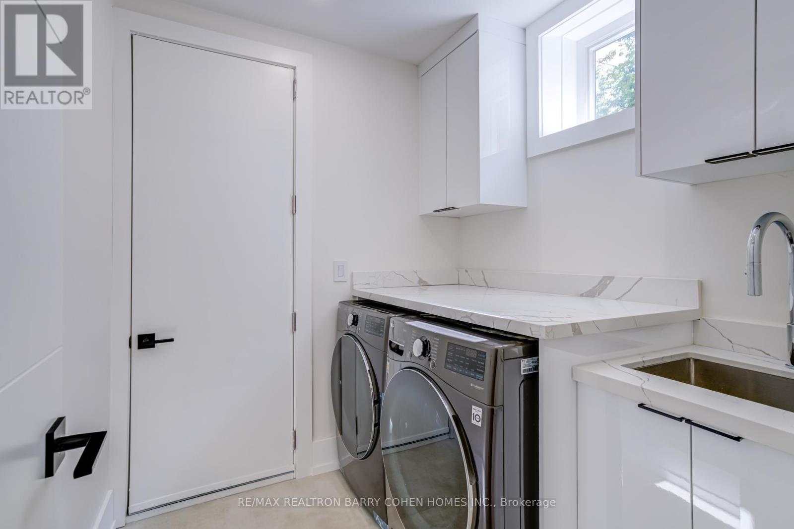 594 Broadway Avenue, Toronto, Ontario  M4G 2S5 - Photo 33 - C12438155