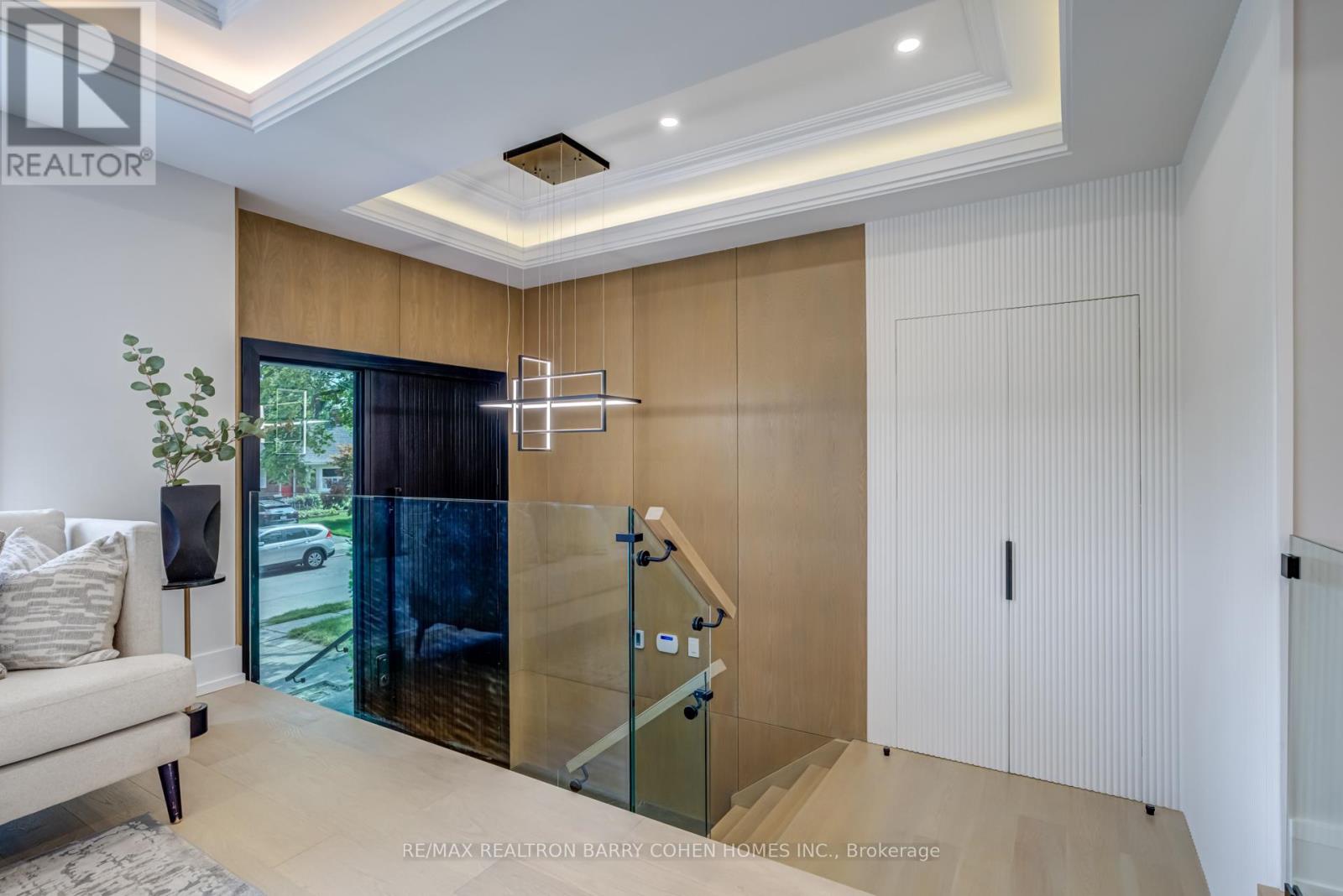 594 Broadway Avenue, Toronto, Ontario  M4G 2S5 - Photo 3 - C12438155