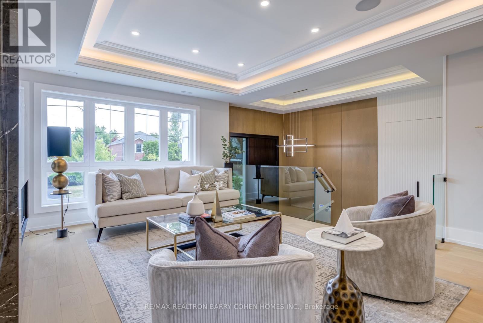 594 Broadway Avenue, Toronto, Ontario  M4G 2S5 - Photo 4 - C12438155