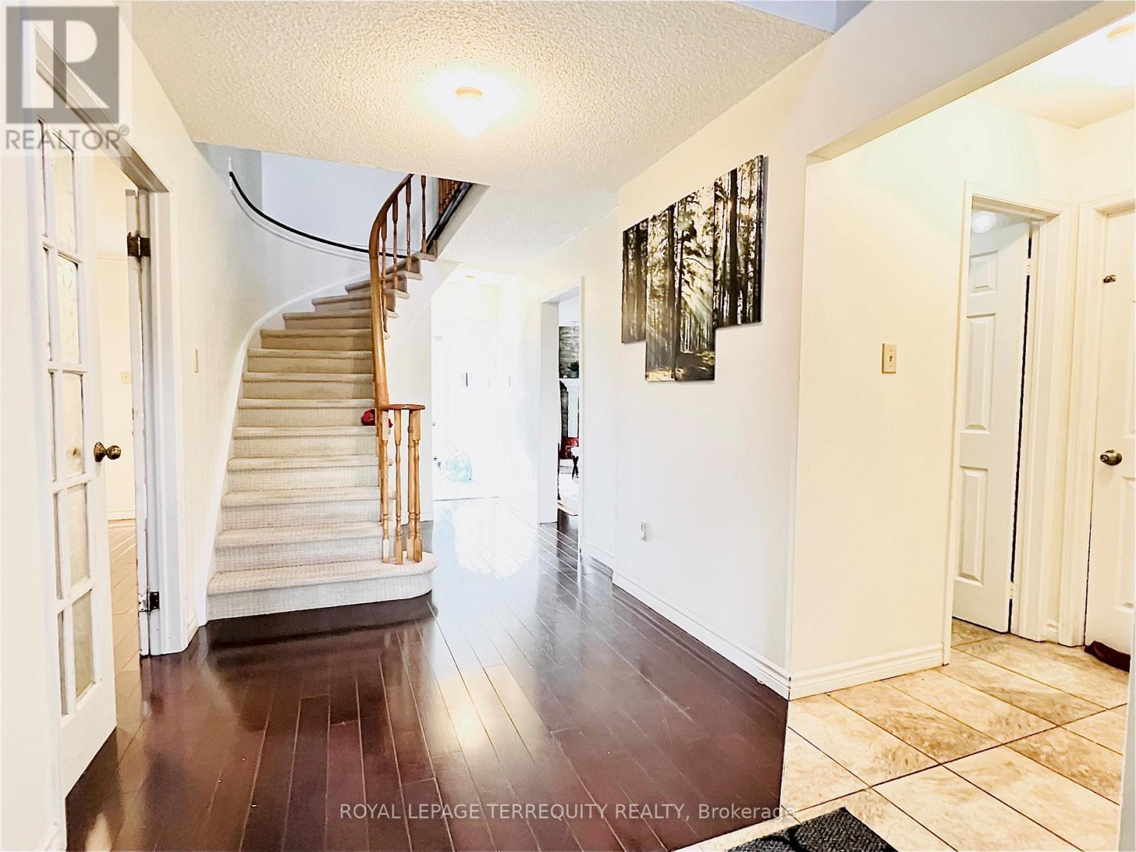 531 Loretta Court, Mississauga, Ontario  L5B 3S2 - Photo 3 - W12540214