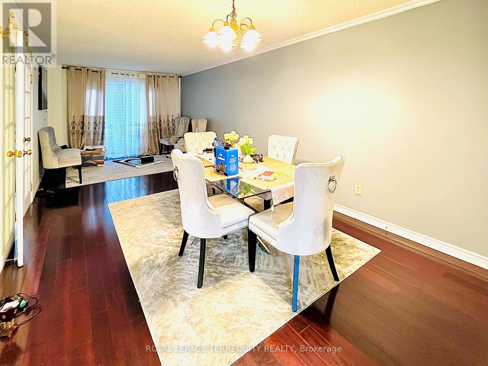 531 Loretta Court, Mississauga, Ontario  L5B 3S2 - Photo 8 - W12540214