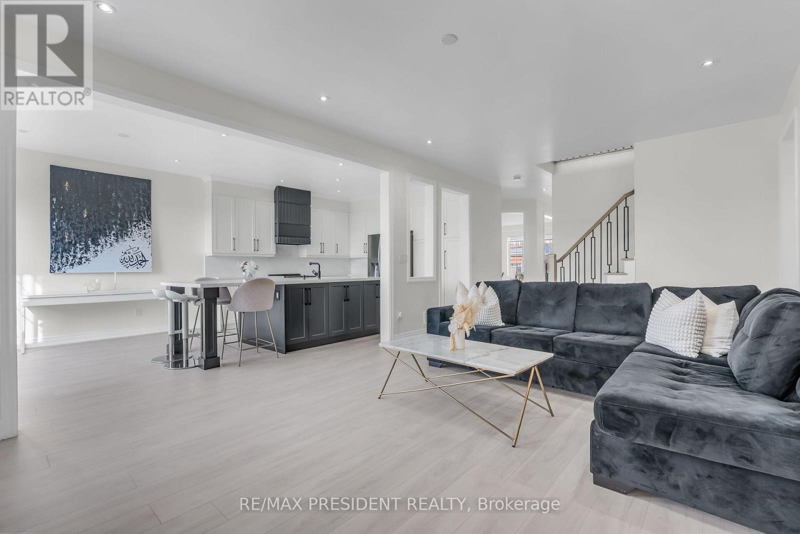 66 Bayhampton Drive, Brampton, Ontario  L6P 2S7 - Photo 10 - W12540222