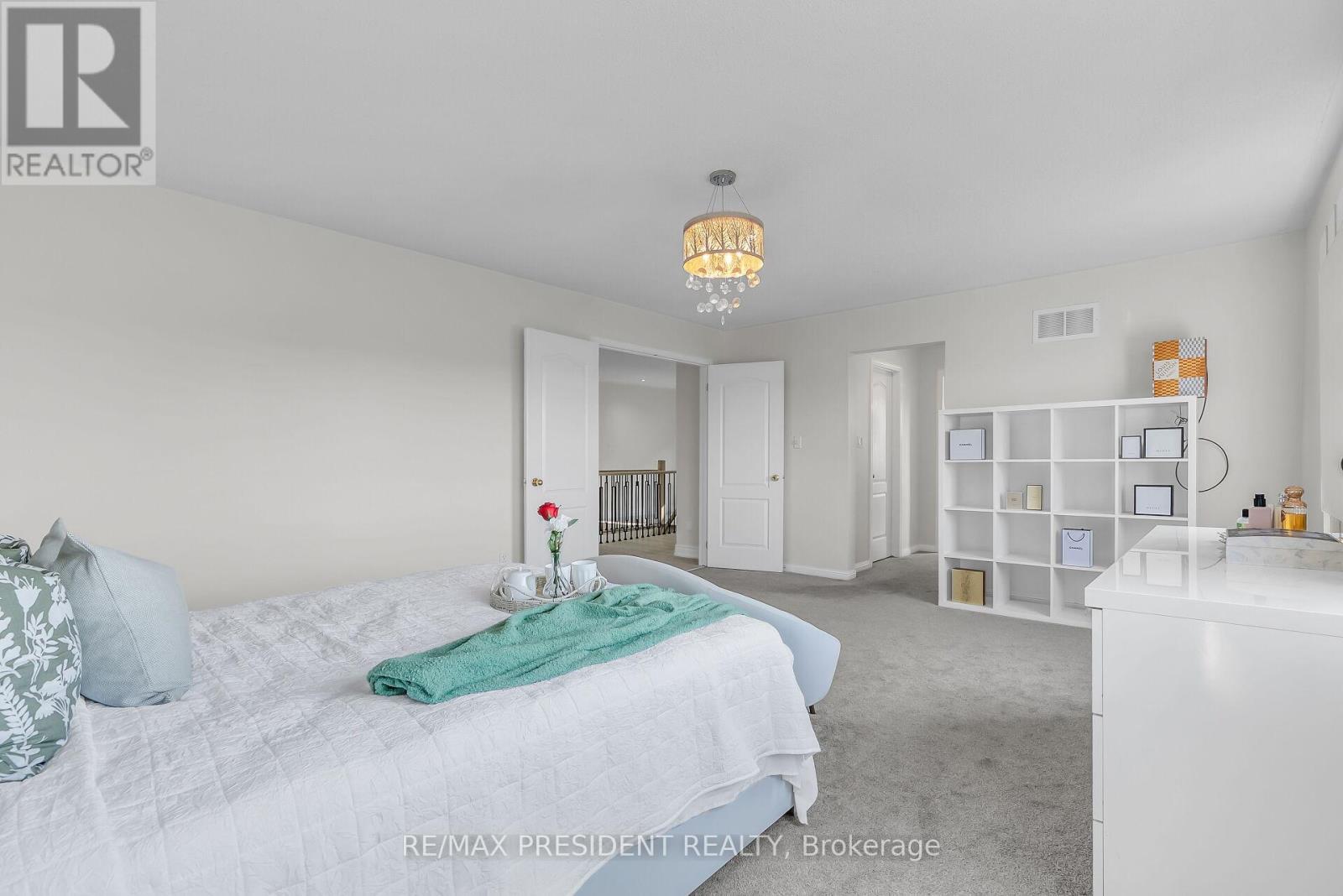 66 Bayhampton Drive, Brampton, Ontario  L6P 2S7 - Photo 23 - W12540222