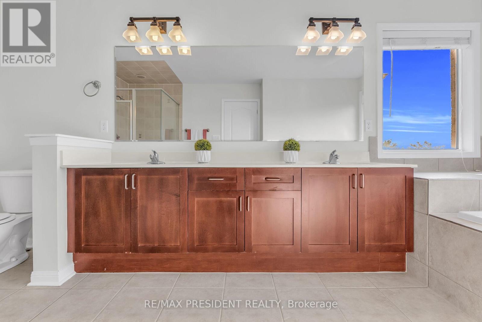 66 Bayhampton Drive, Brampton, Ontario  L6P 2S7 - Photo 24 - W12540222