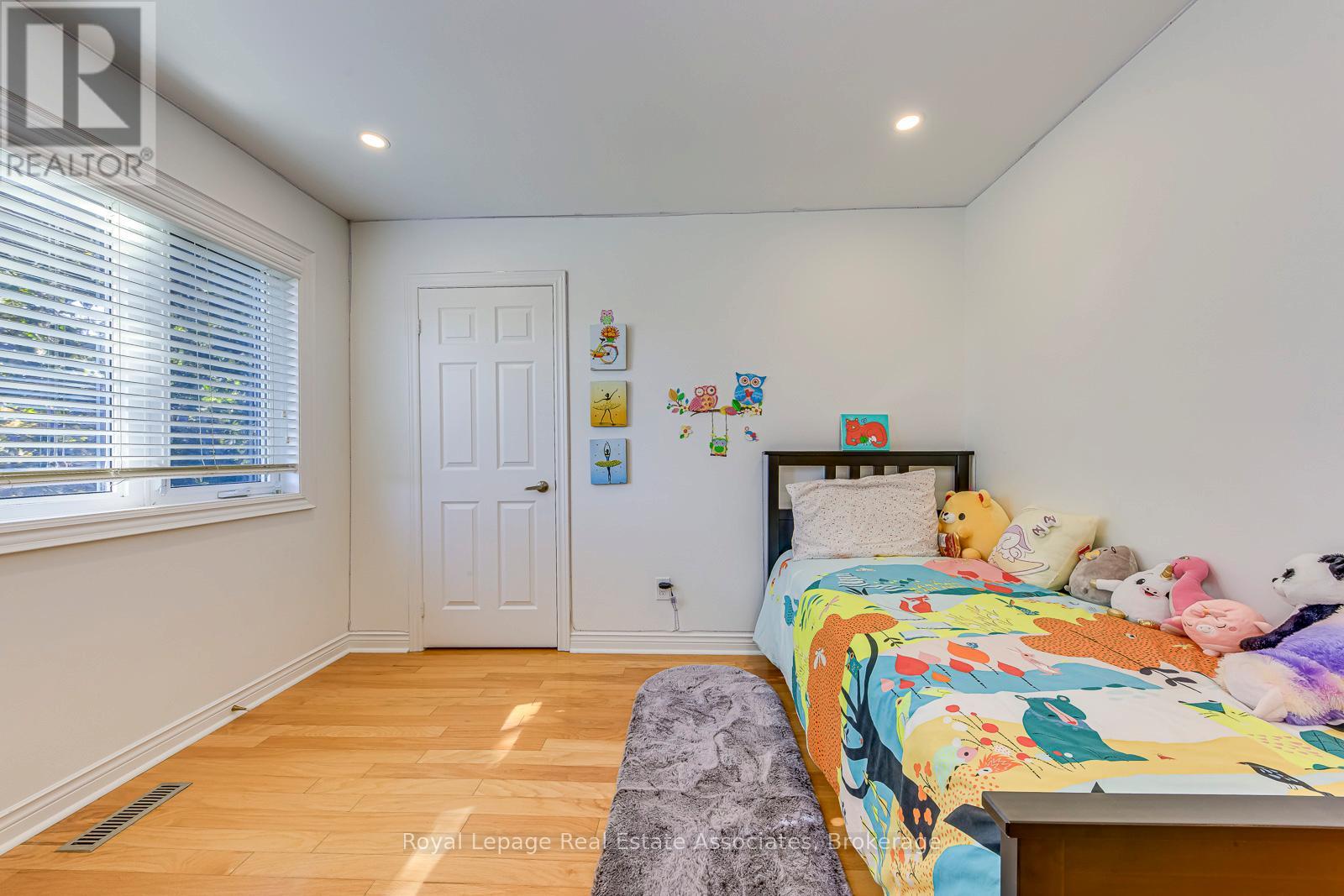 2535 Andover Road, Oakville, Ontario  L6H 6C3 - Photo 33 - W12540332