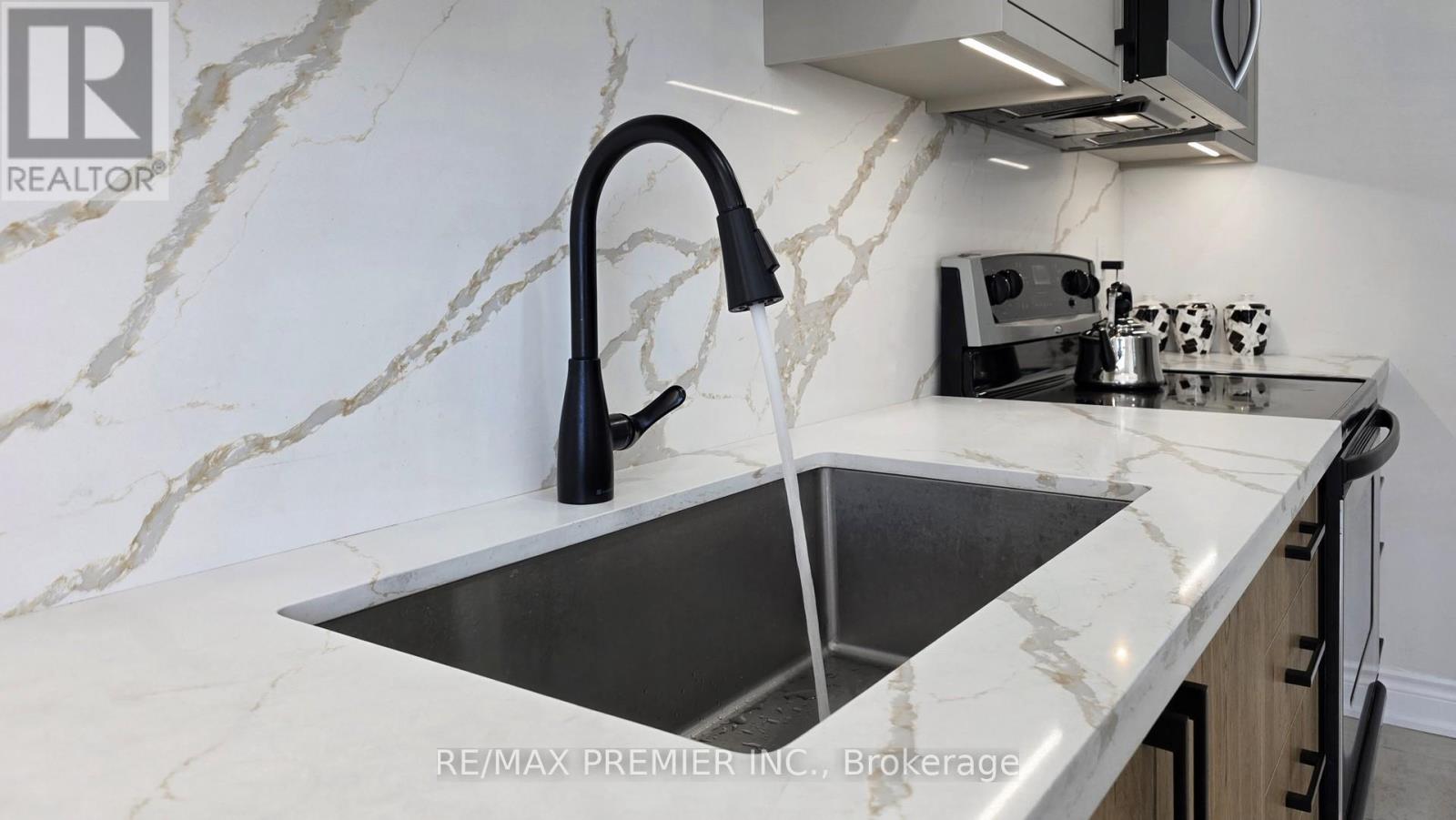 16 Magdalena Court, Toronto, Ontario  M9V 4S7 - Photo 15 - W12540364