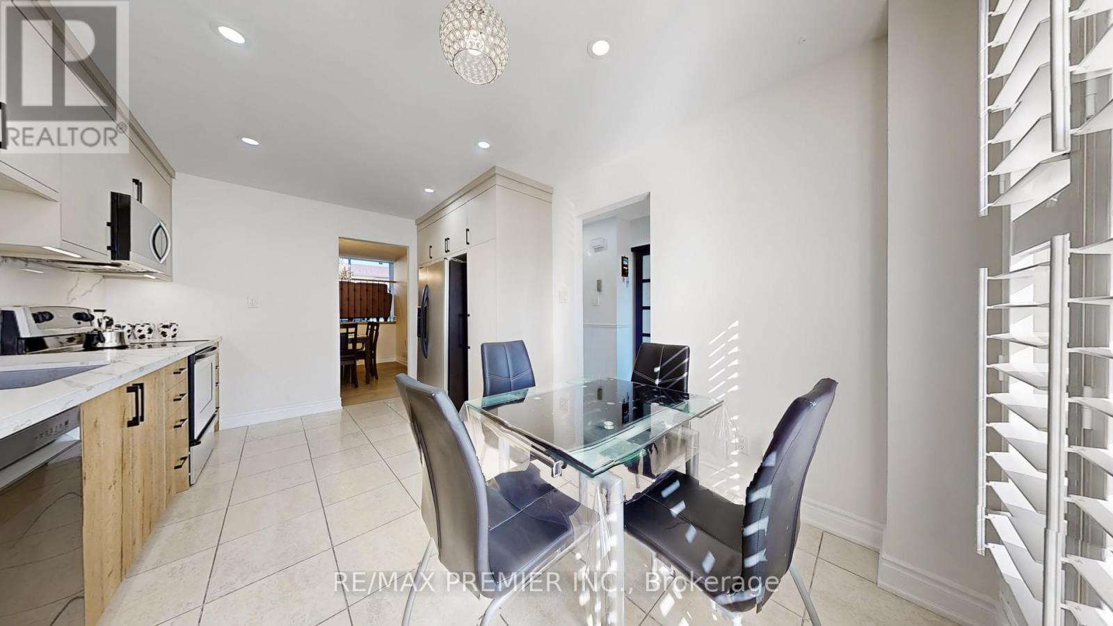 16 Magdalena Court, Toronto, Ontario  M9V 4S7 - Photo 17 - W12540364