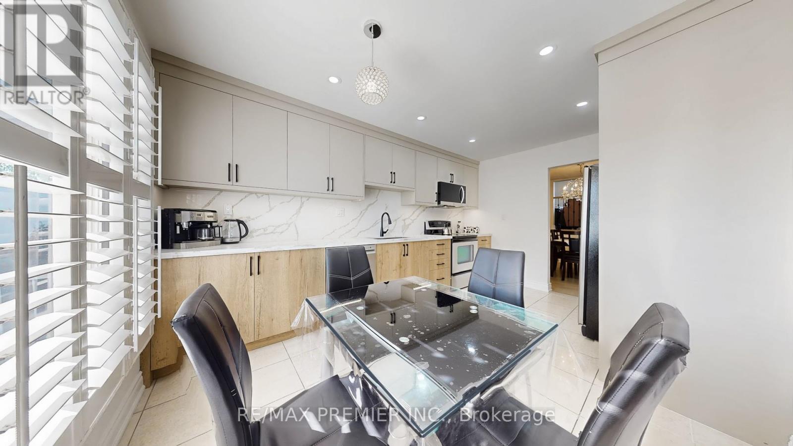 16 Magdalena Court, Toronto, Ontario  M9V 4S7 - Photo 18 - W12540364