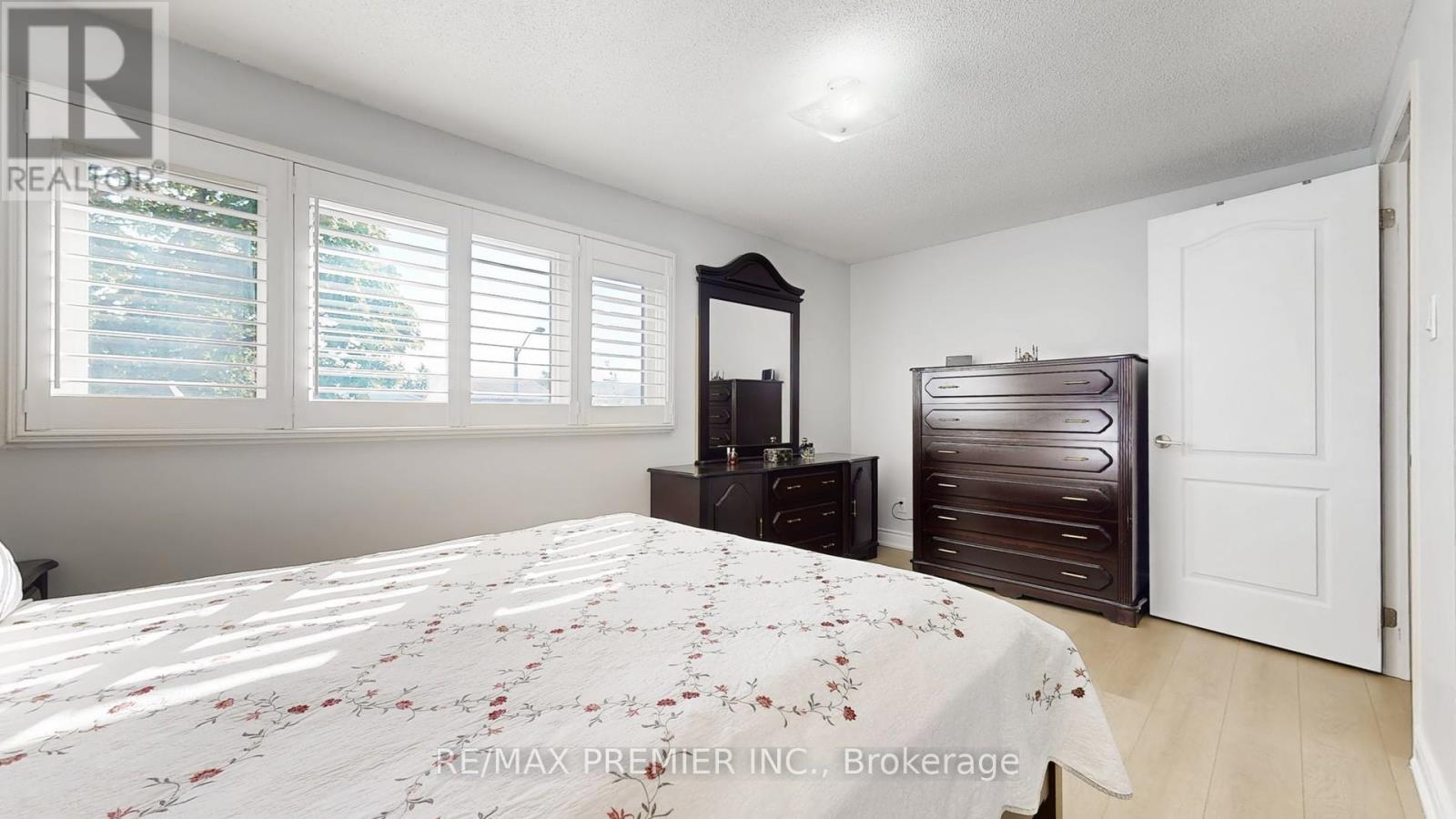 16 Magdalena Court, Toronto, Ontario  M9V 4S7 - Photo 24 - W12540364