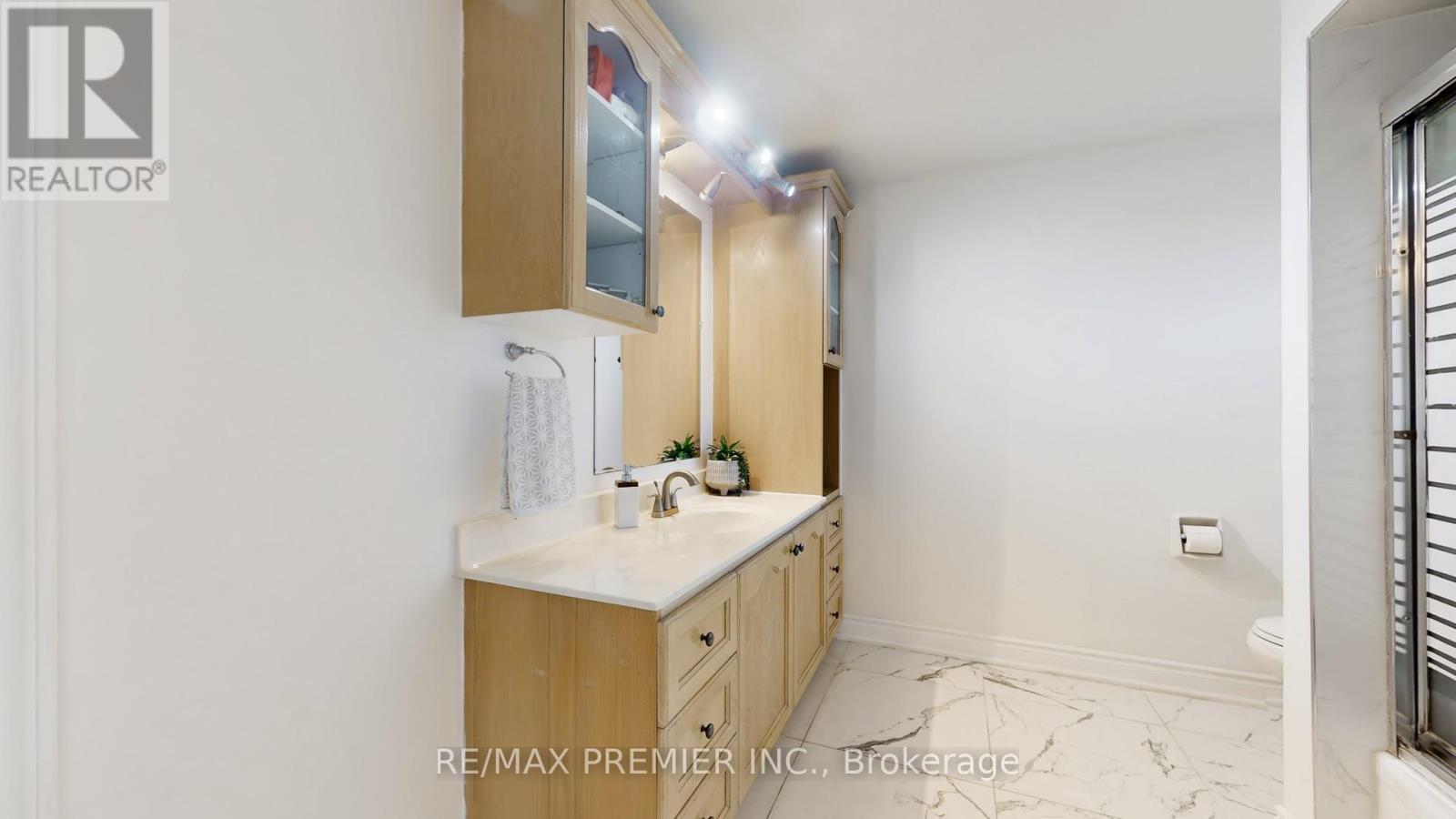 16 Magdalena Court, Toronto, Ontario  M9V 4S7 - Photo 28 - W12540364