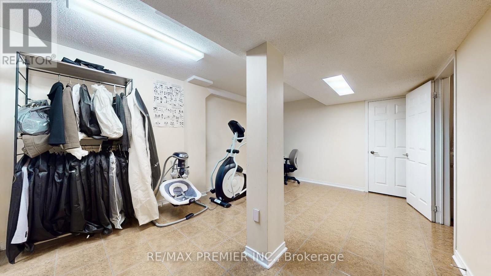 16 Magdalena Court, Toronto, Ontario  M9V 4S7 - Photo 32 - W12540364