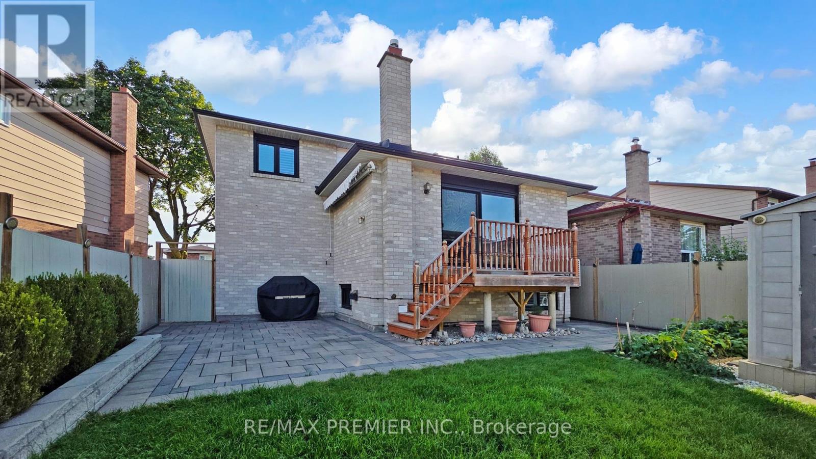 16 Magdalena Court, Toronto, Ontario  M9V 4S7 - Photo 38 - W12540364