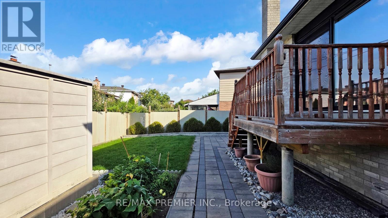 16 Magdalena Court, Toronto, Ontario  M9V 4S7 - Photo 39 - W12540364