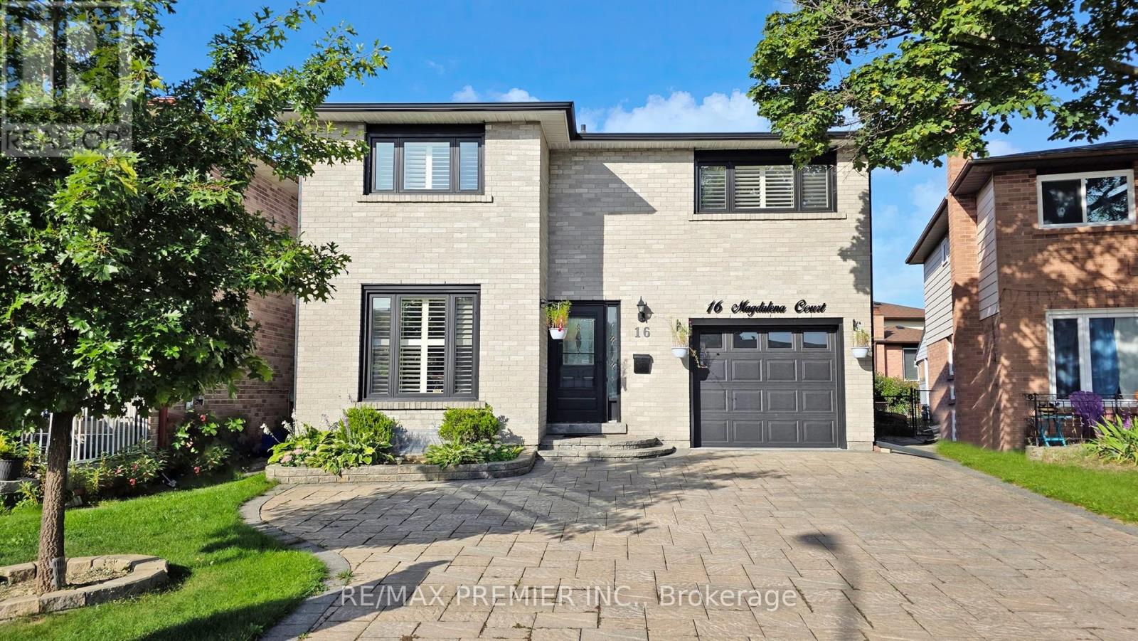 16 Magdalena Court, Toronto, Ontario  M9V 4S7 - Photo 4 - W12540364