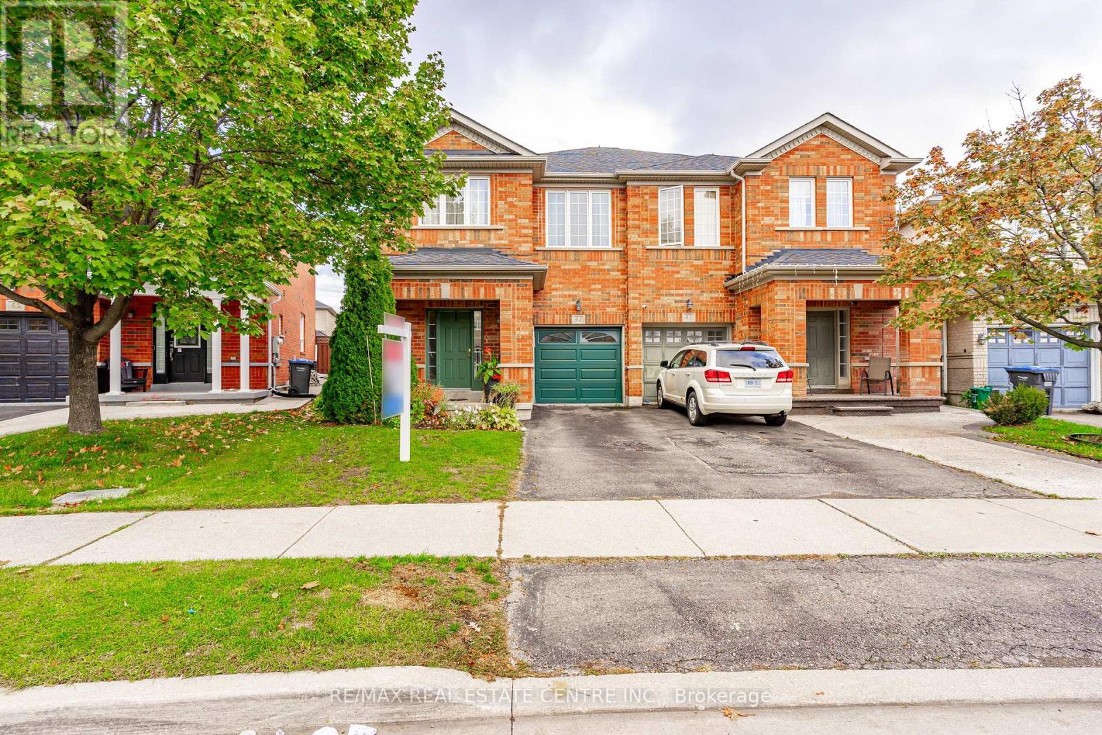 43 Trumpet Valley Boulevard, Brampton, Ontario  L7A 2Z8 - Photo 2 - W12540376