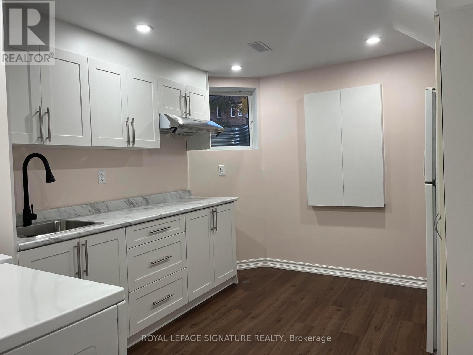 Bsmt - 2304 Bankside Drive, Mississauga, Ontario  L5M 6E1 - Photo 2 - W12540398